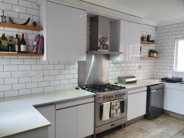 3 Bedroom Townhouse For Sale in Desainagar