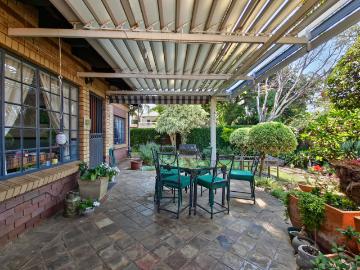 3 Bedroom Townhouse For Sale in Die Wilgers