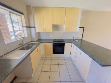 3 Bedroom Townhouse For Sale in Die Hoewes