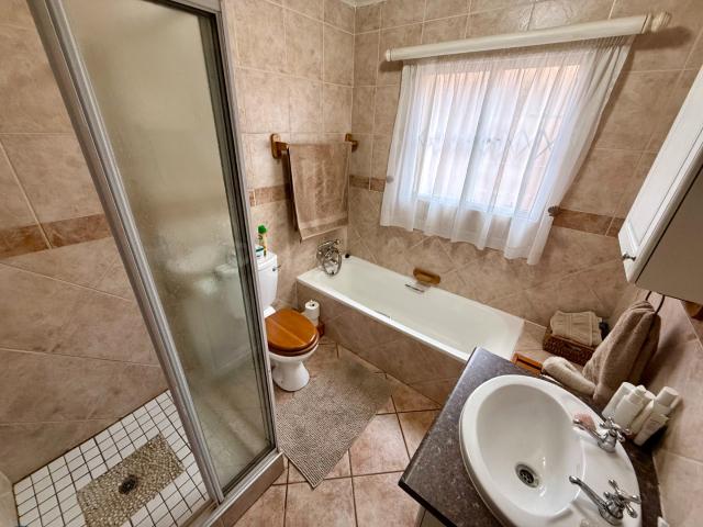 3 Bedroom Townhouse For Sale in Die Hoewes