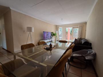 3 Bedroom Townhouse For Sale in Die Hoewes