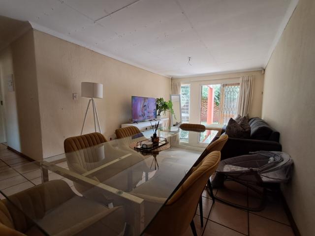 3 Bedroom Townhouse For Sale in Die Hoewes
