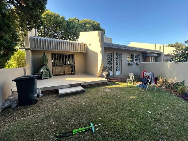 3 Bedroom Townhouse For Sale in Die Hoewes