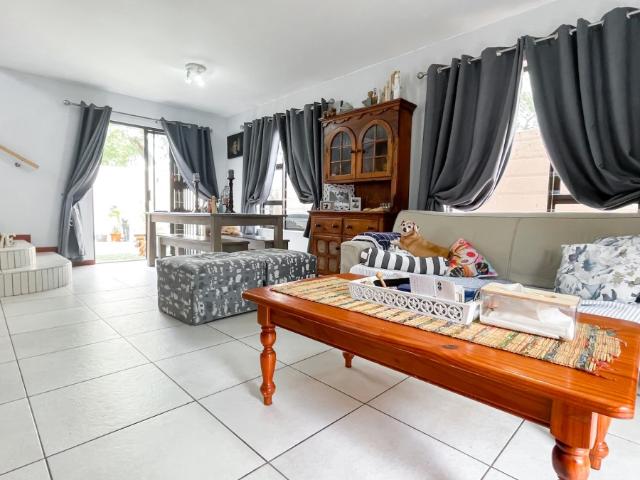 3 Bedroom Townhouse For Sale in Edenvale Central