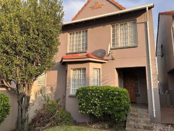 3 Bedroom Townhouse For Sale in Eden Glen