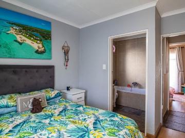 3 Bedroom Townhouse For Sale in Eden Glen