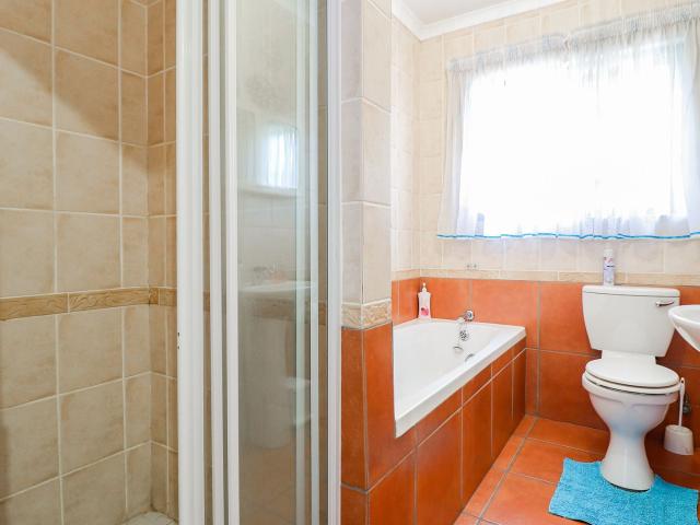 3 Bedroom Townhouse For Sale in Edenburg