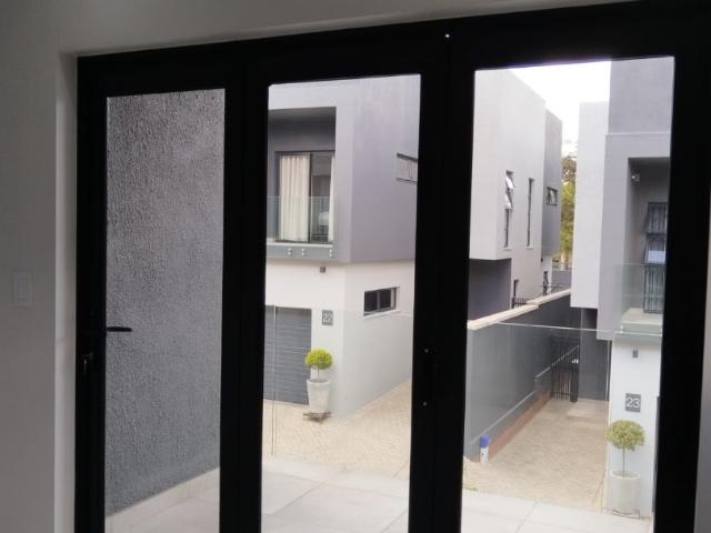 3 Bedroom Townhouse For Sale in Edenburg