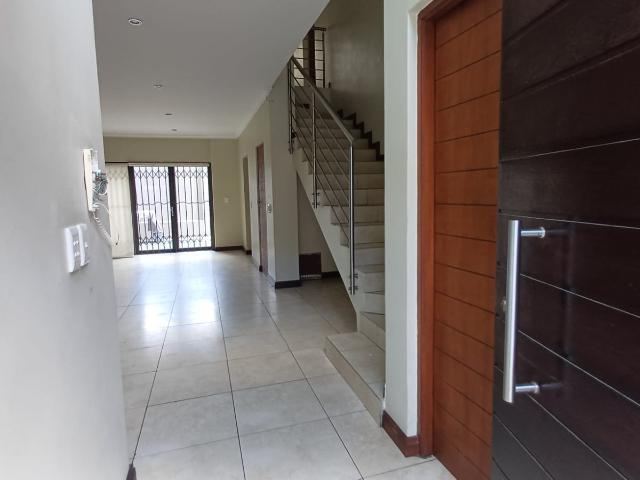 3 Bedroom Townhouse For Sale in Edenburg
