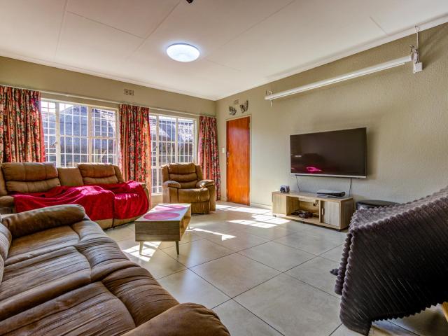 3 Bedroom Townhouse For Sale in Edleen