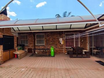 3 Bedroom Townhouse For Sale in Edleen