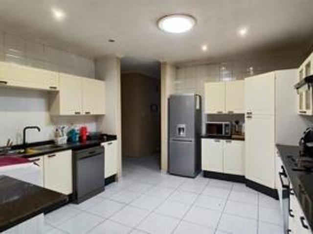 3 Bedroom Townhouse For Sale in Edleen