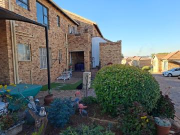 3 Bedroom Townhouse For Sale in Elandspark