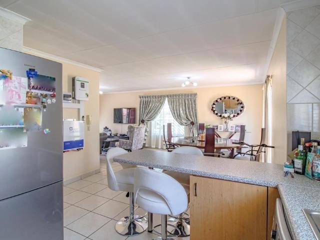 3 Bedroom Townhouse For Sale in Elandspark