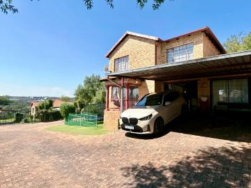 3 Bedroom Townhouse For Sale in Elandspark