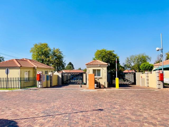 3 Bedroom Townhouse For Sale in Elandspark