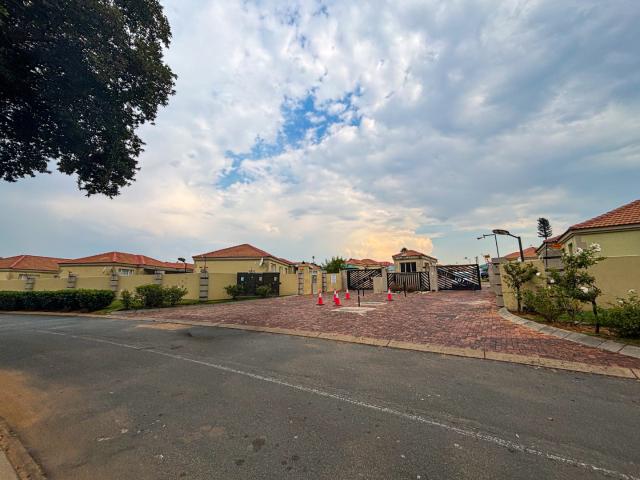3 Bedroom Townhouse For Sale in Elandspark