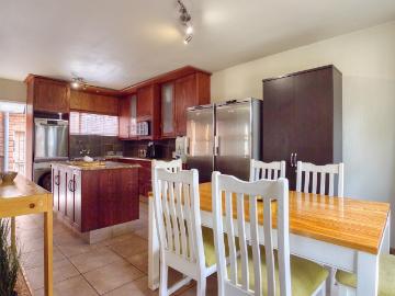 3 Bedroom Townhouse For Sale in Elarduspark