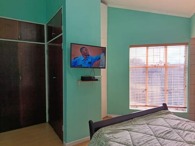 3 Bedroom Townhouse For Sale in Eldoraigne