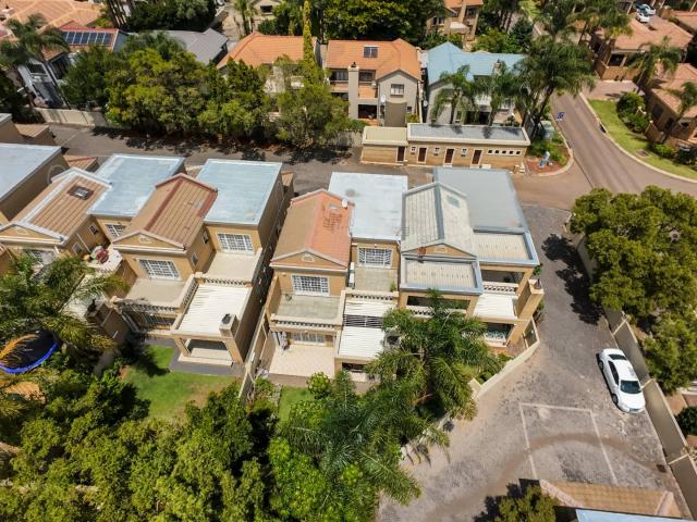 3 Bedroom Townhouse For Sale in Eldoraigne
