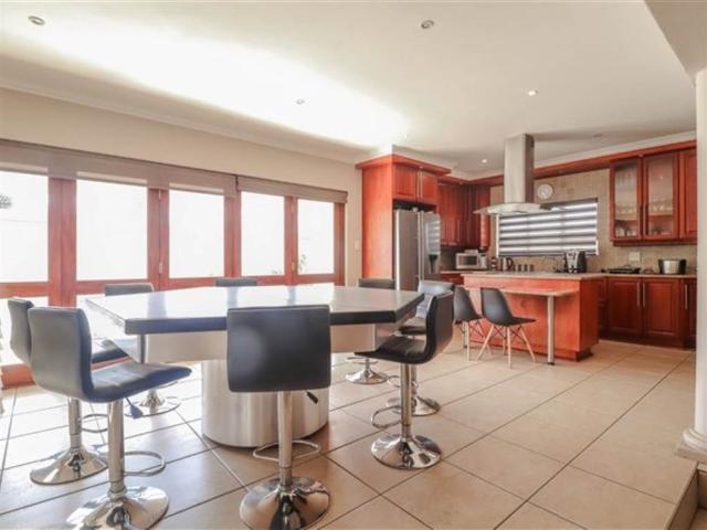 3 Bedroom Townhouse For Sale in Emfuleni Golf Estate