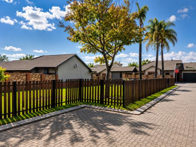 3 Bedroom Townhouse For Sale in Equestria