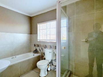3 Bedroom Townhouse For Sale in Equestria