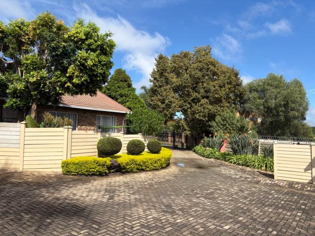 3 Bedroom Townhouse For Sale in Erasmuskloof