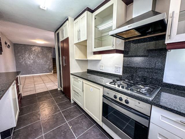 3 Bedroom Townhouse For Sale in Essenwood