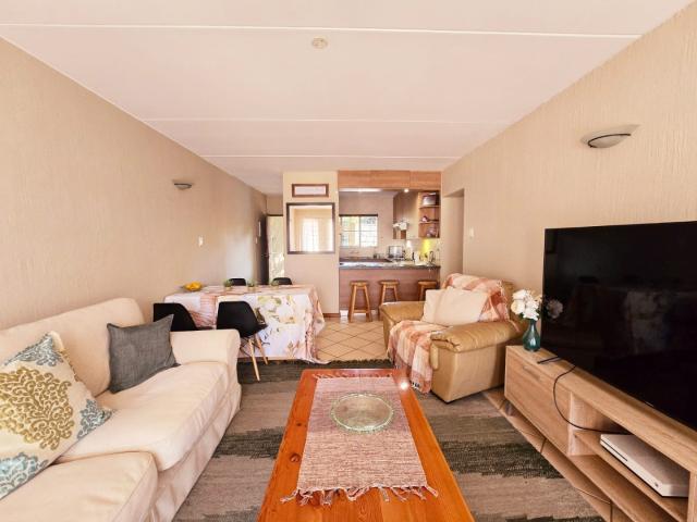 3 Bedroom Townhouse For Sale in Faerie Glen