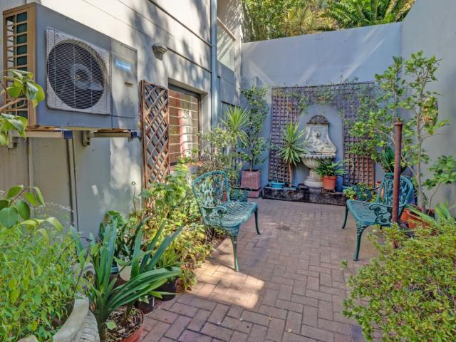 3 Bedroom Townhouse For Sale in Faerie Glen