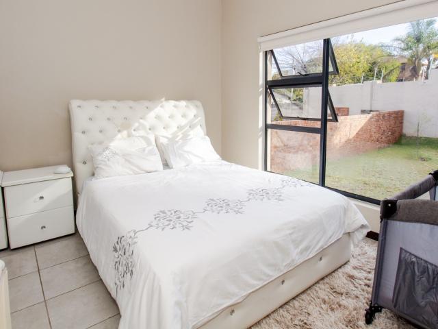 3 Bedroom Townhouse For Sale in Ferndale