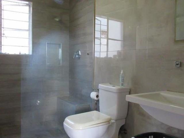 3 Bedroom Townhouse For Sale in Ferndale