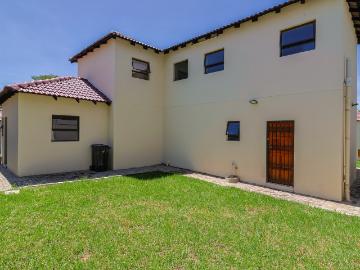 3 Bedroom Townhouse For Sale in Ferndale