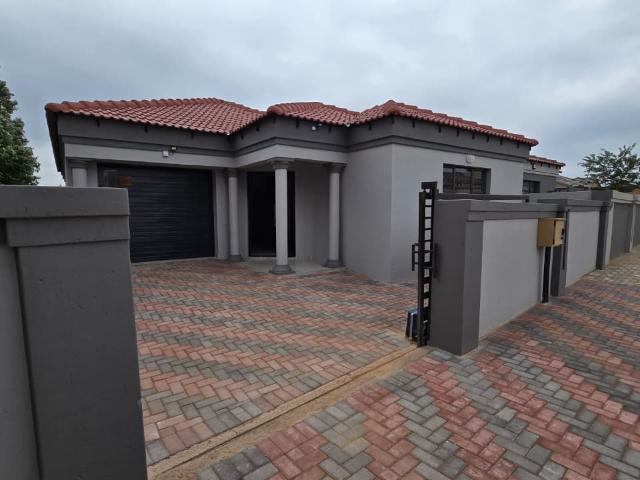 3 Bedroom Townhouse For Sale in Flamwood