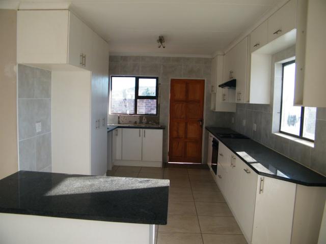 3 Bedroom Townhouse For Sale in Flamwood