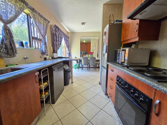 3 Bedroom Townhouse For Sale in Florentia