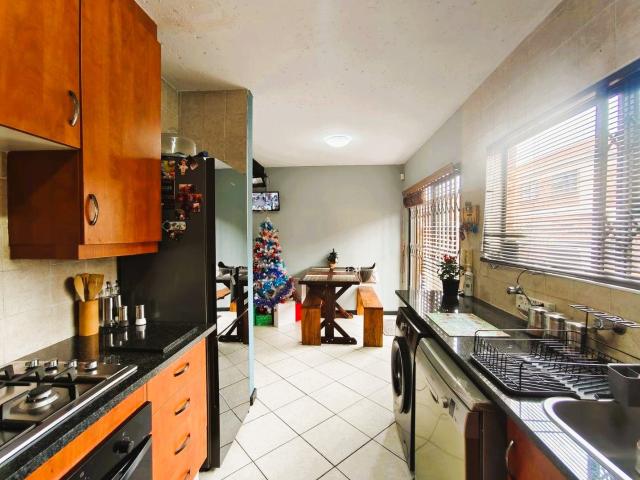 3 Bedroom Townhouse For Sale in Florentia