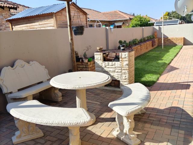 3 Bedroom Townhouse For Sale in Fochville