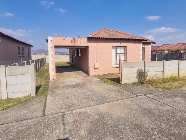 3 Bedroom Townhouse For Sale in Fochville