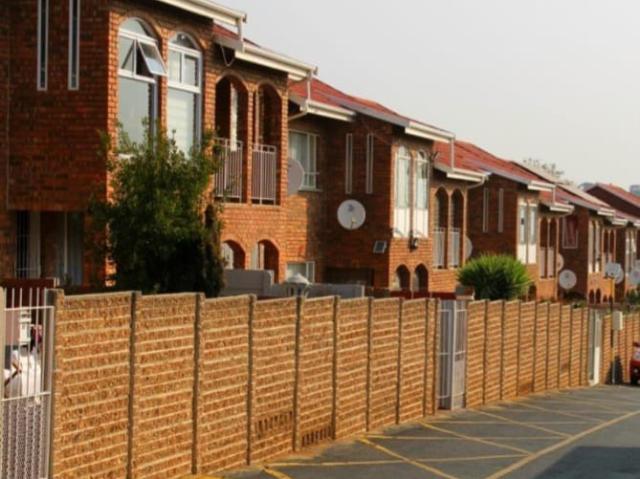 3 Bedroom Townhouse For Sale in Forest Hill