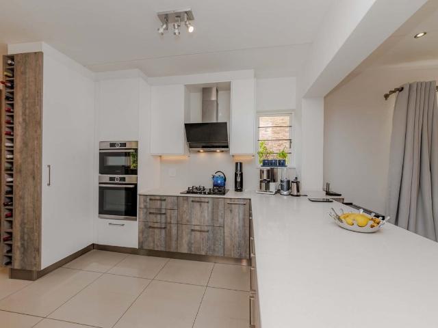 3 Bedroom Townhouse For Sale in Fourways