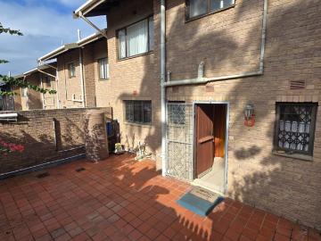 3 Bedroom Townhouse For Sale in Freeland Park