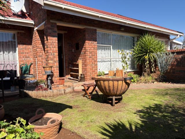 3 Bedroom Townhouse For Sale in Gardeniapark
