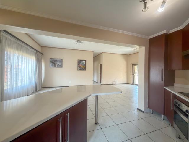3 Bedroom Townhouse For Sale in Glenvista