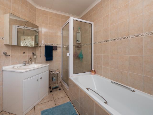 3 Bedroom Townhouse For Sale in Glenvista