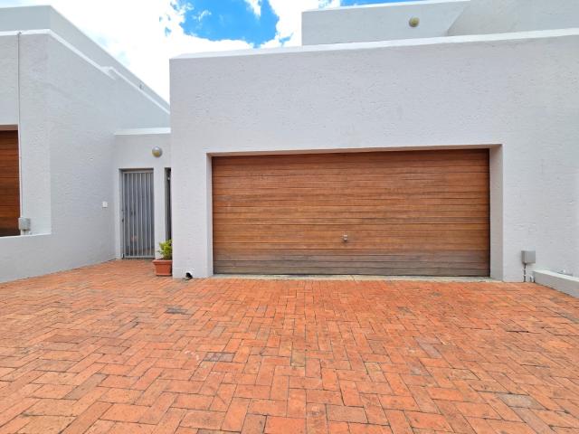 3 Bedroom Townhouse For Sale in Glenvista