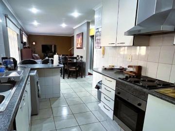 3 Bedroom Townhouse For Sale in Glenvista