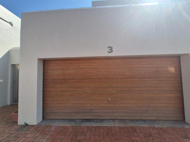 3 Bedroom Townhouse For Sale in Glenvista