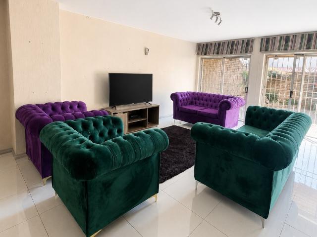 3 Bedroom Townhouse For Sale in Glen Atholl